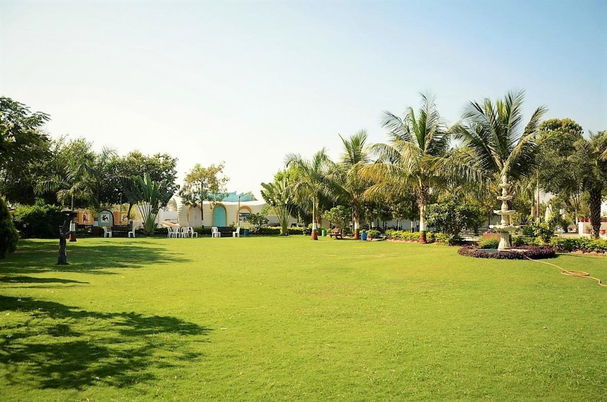 Royal Club & Resort Ahmadábád Kültér fotó
